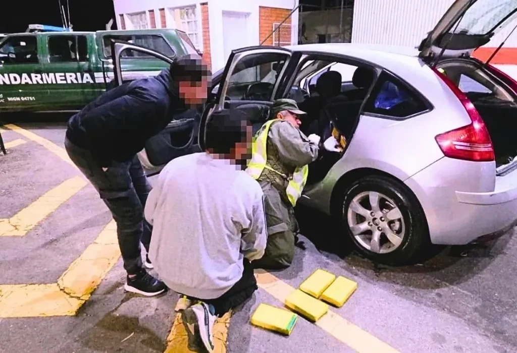 Detuvieron a dos hombres con cocaína en San Juan