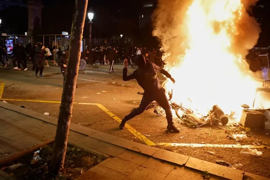 Disturbios en Barcelona tras una protesta juvenil