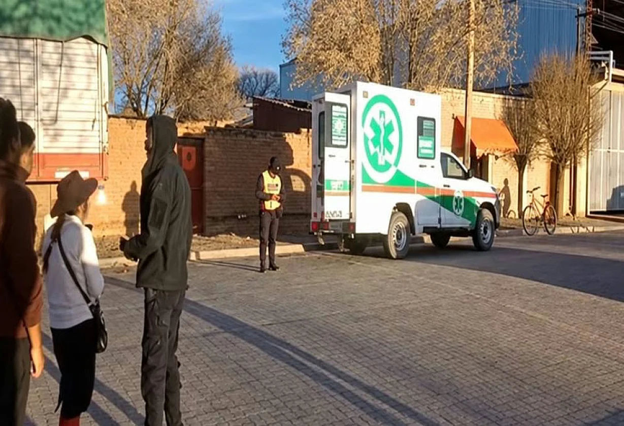 Dos adolescentes en moto atropellaron a una mujer en Abra Pampa