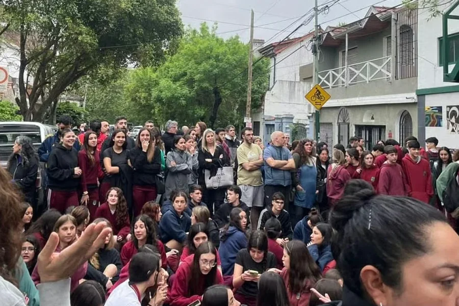 Dos adolescentes imputados por fotos falsas con IA