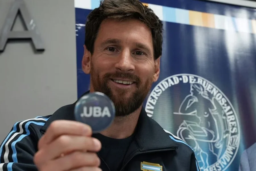 El decano de la UBA destacó el gesto de Messi