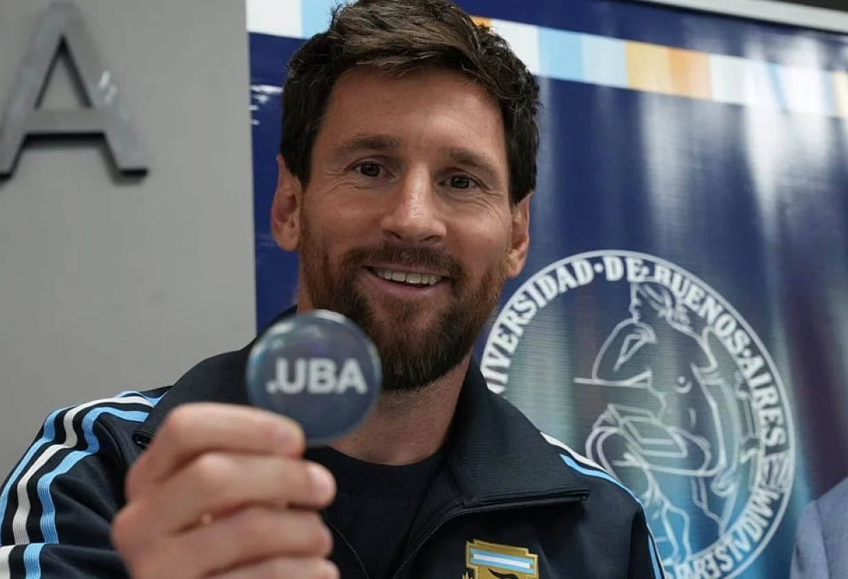 El decano de la UBA destacó el gesto de Messi