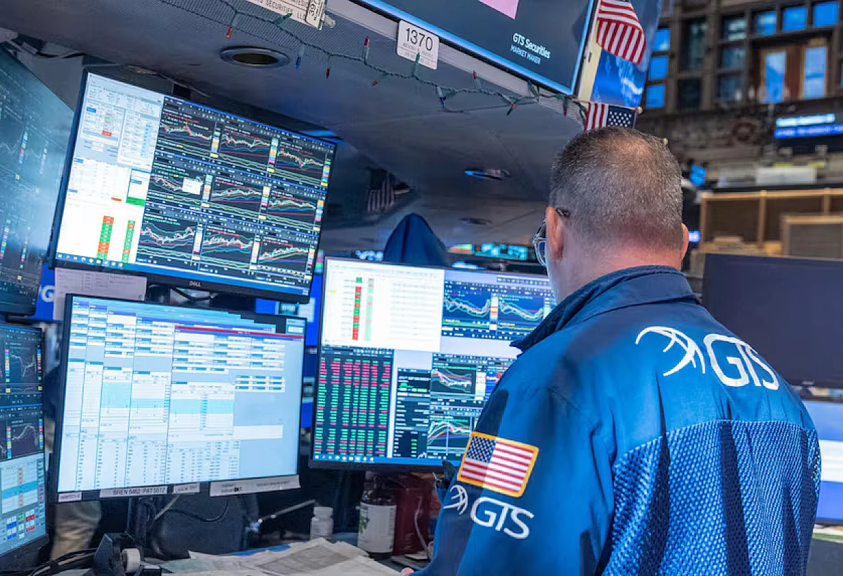 El riesgo país supera los 700 puntos y el dólar llega a 50
