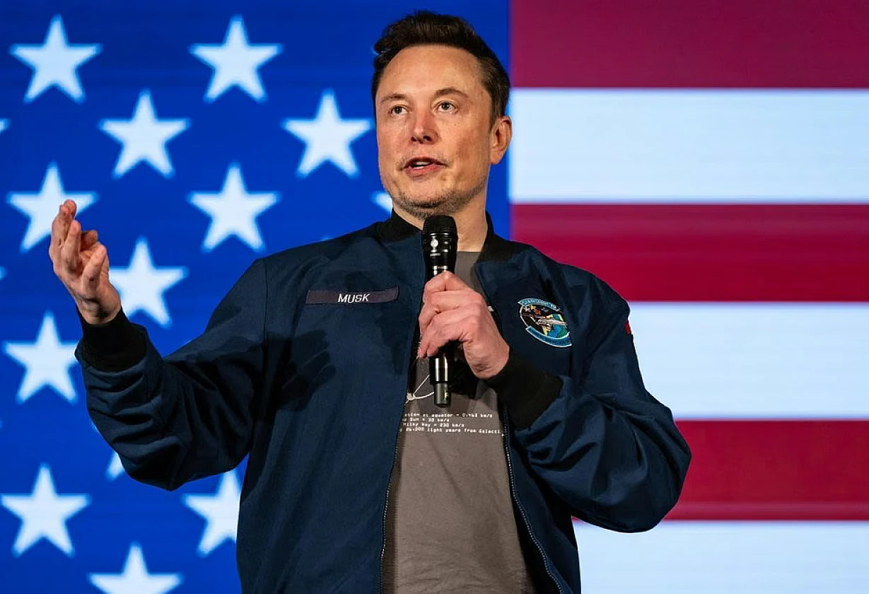 Elon Musk vuelve a superar el billón de dólares
