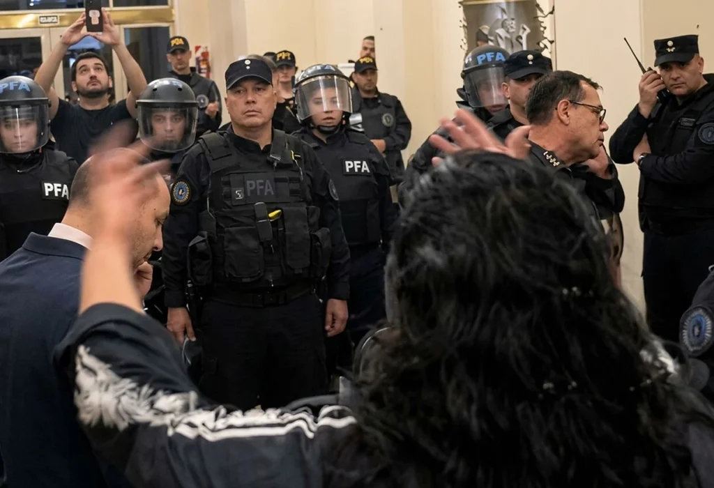 Estudiantes universitarios fueron desalojados del Palacio Pizzurno