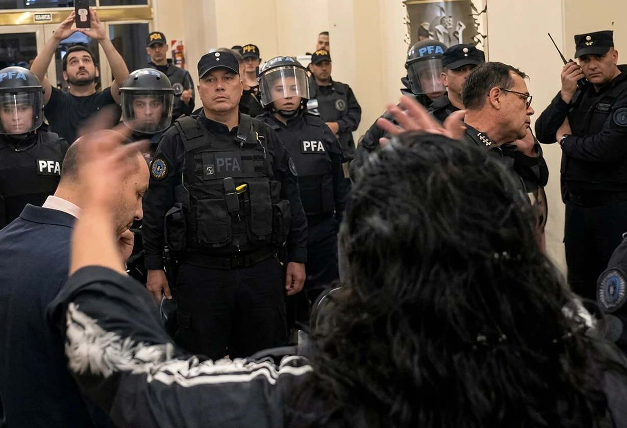 Estudiantes universitarios fueron desalojados del Palacio Pizzurno