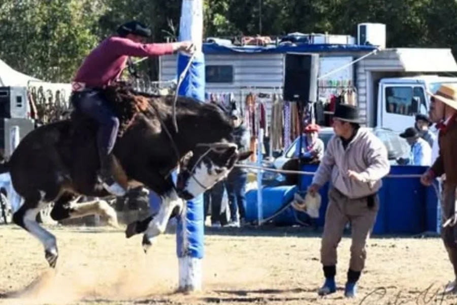 Fiestas gauchas en Alpachiri y Miguel Riglos