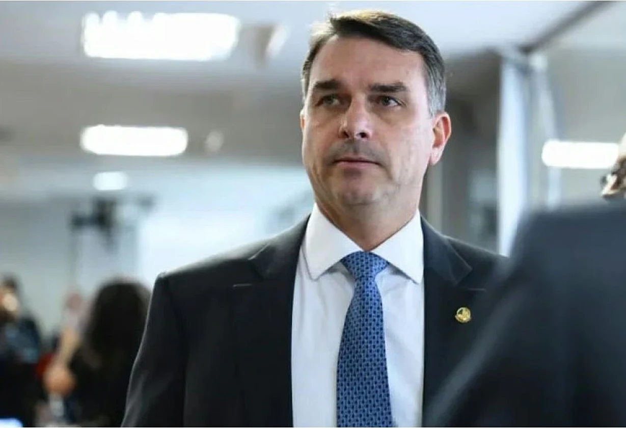 Flávio Bolsonaro ganó la primera vuelta en Brasil