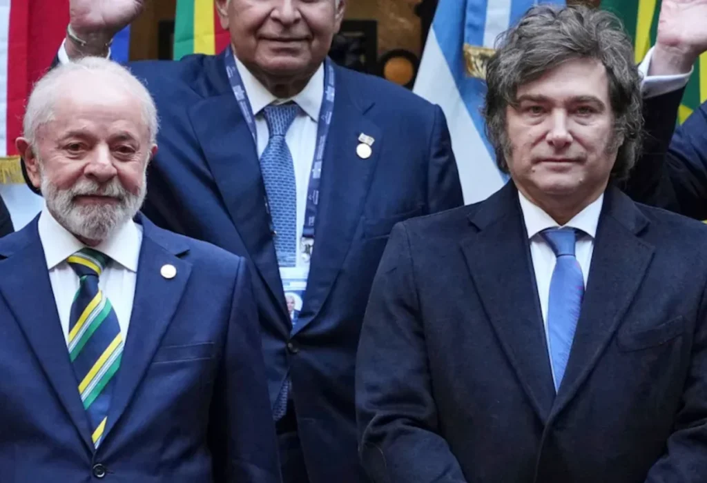 Fuga de Flávio Bolsonaro tensa la relación con Brasil