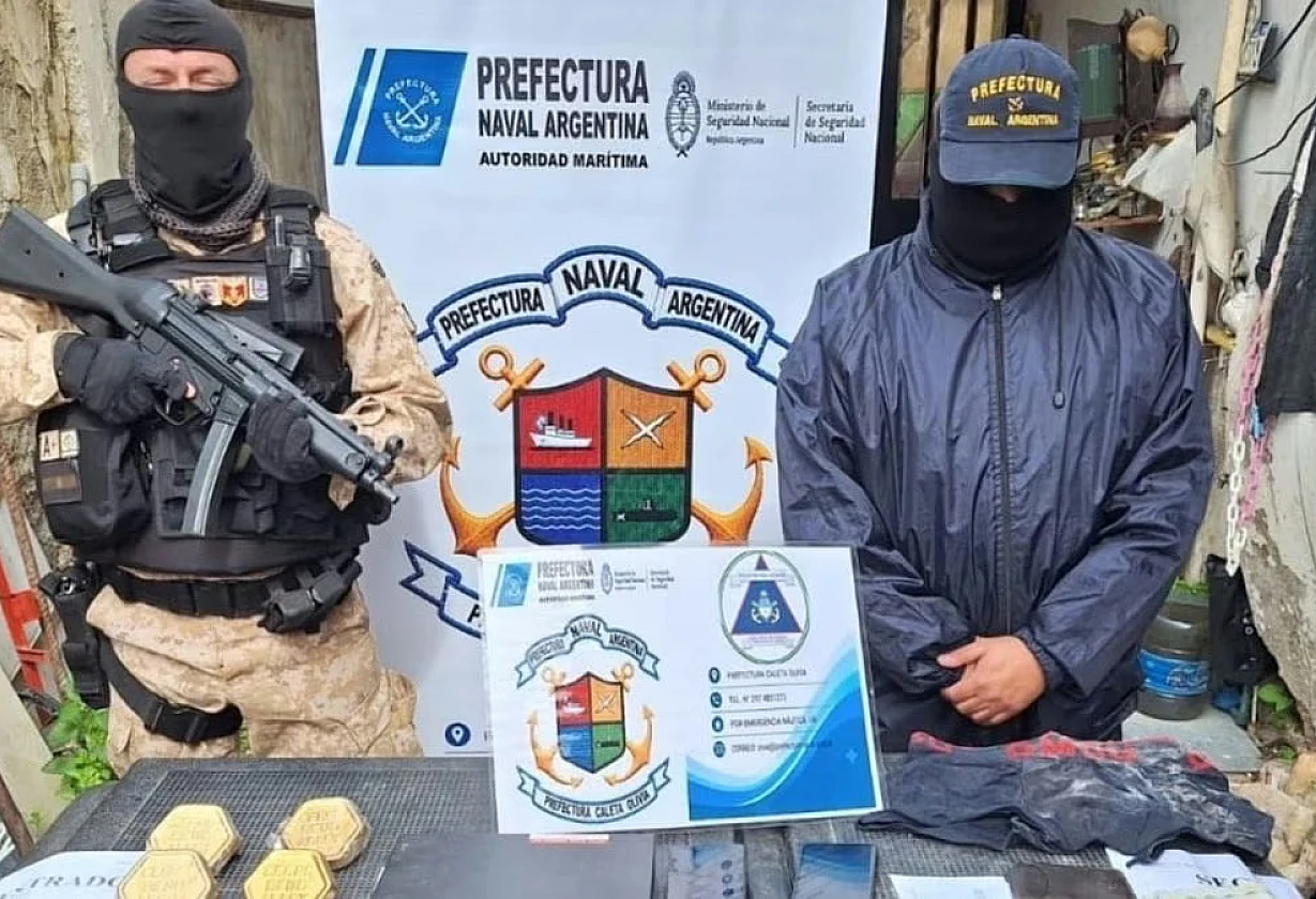 Hallaron lingotes de oro en un inodoro en Santa Cruz