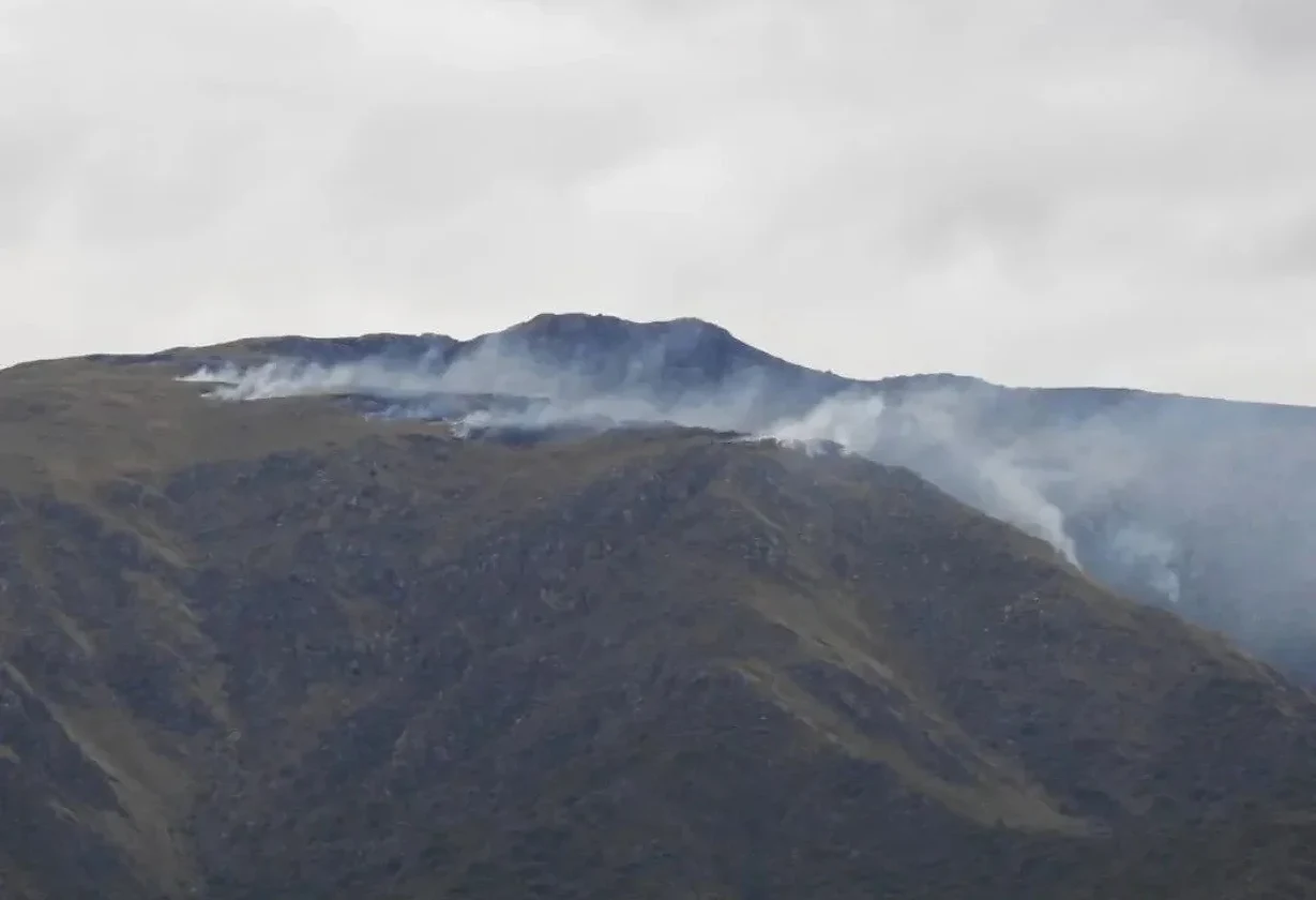 Incendio en las sierras: refuerzan el operativo aéreo