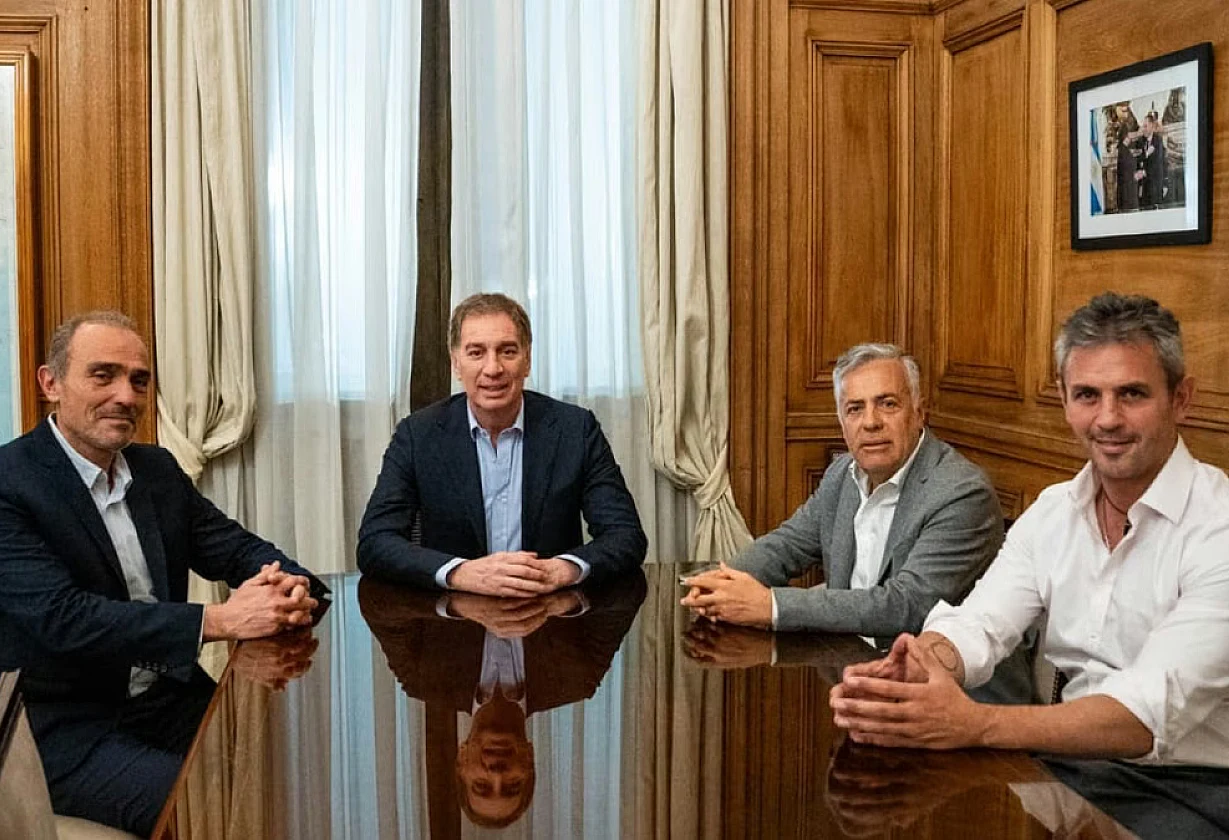 LLA negocia con gobernadores por Presupuesto y PASO
