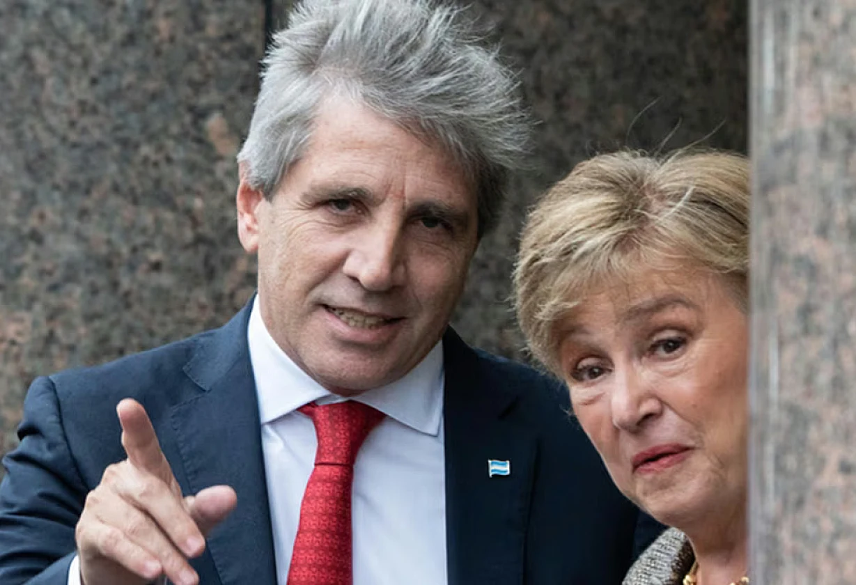 Luis Caputo viaja a Tailandia por fondos del FMI