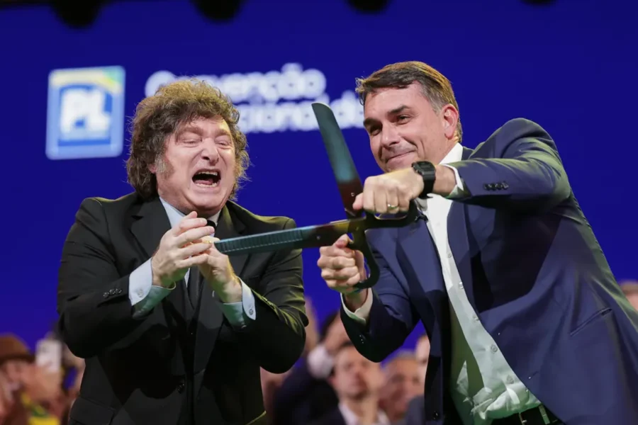 Milei niega ayuda a Bolsonaro en su salida de Brasil