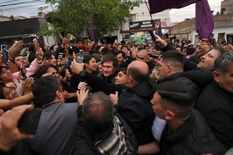Golpearon en el cuello a Milei al llegar a hotel en Catamarca