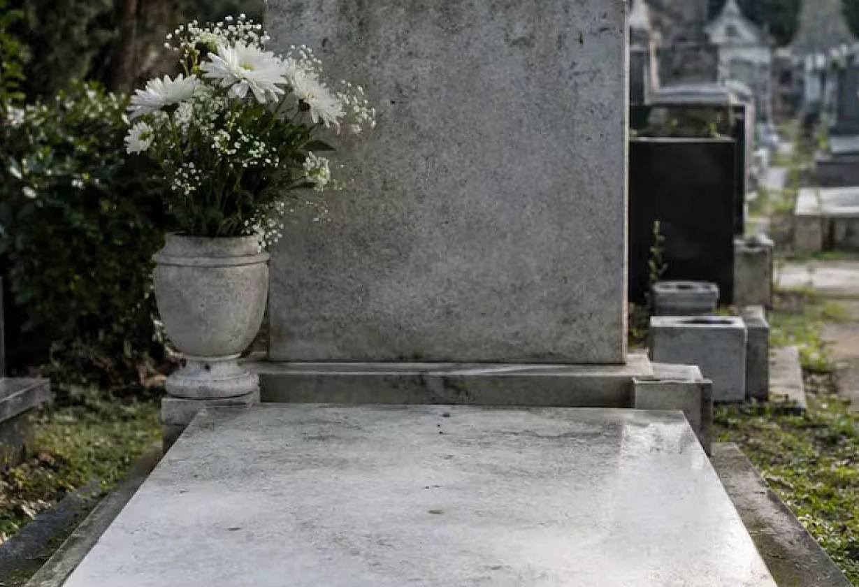 Murió al caer en la tumba de su padre en Brasil