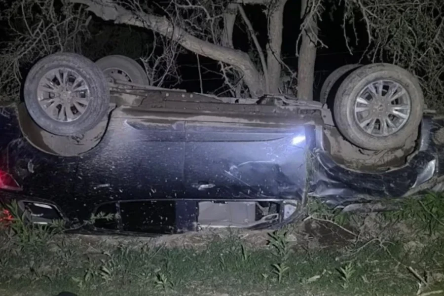 Murió al volcar tras un robo en un country de Córdoba