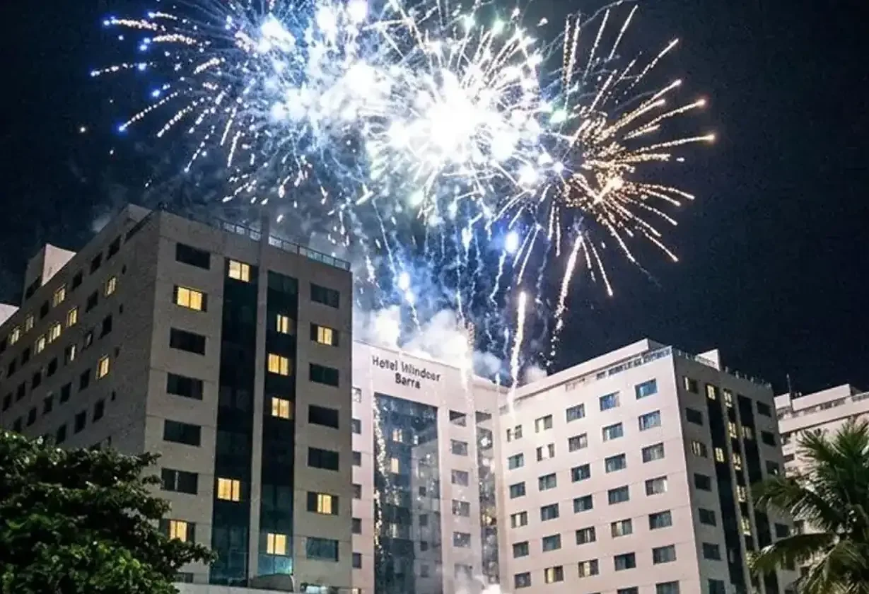 Pirotecnia frente al hotel de Boca en Río