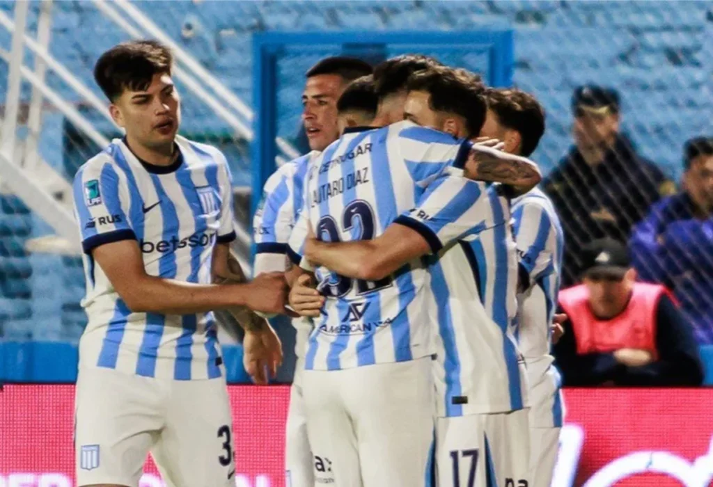 Racing ganó y complicó a Estudiantes de Río Cuarto