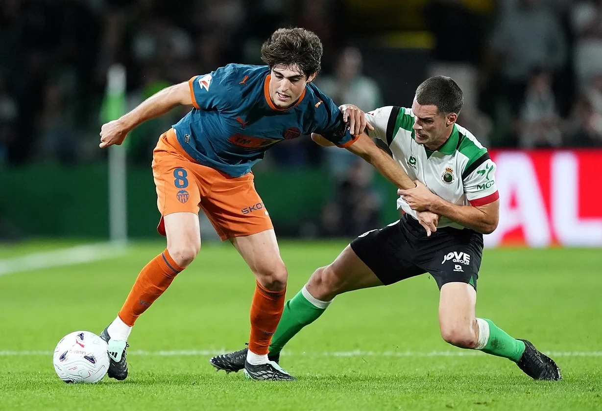 Valencia empató 2-2 con Racing de Santander