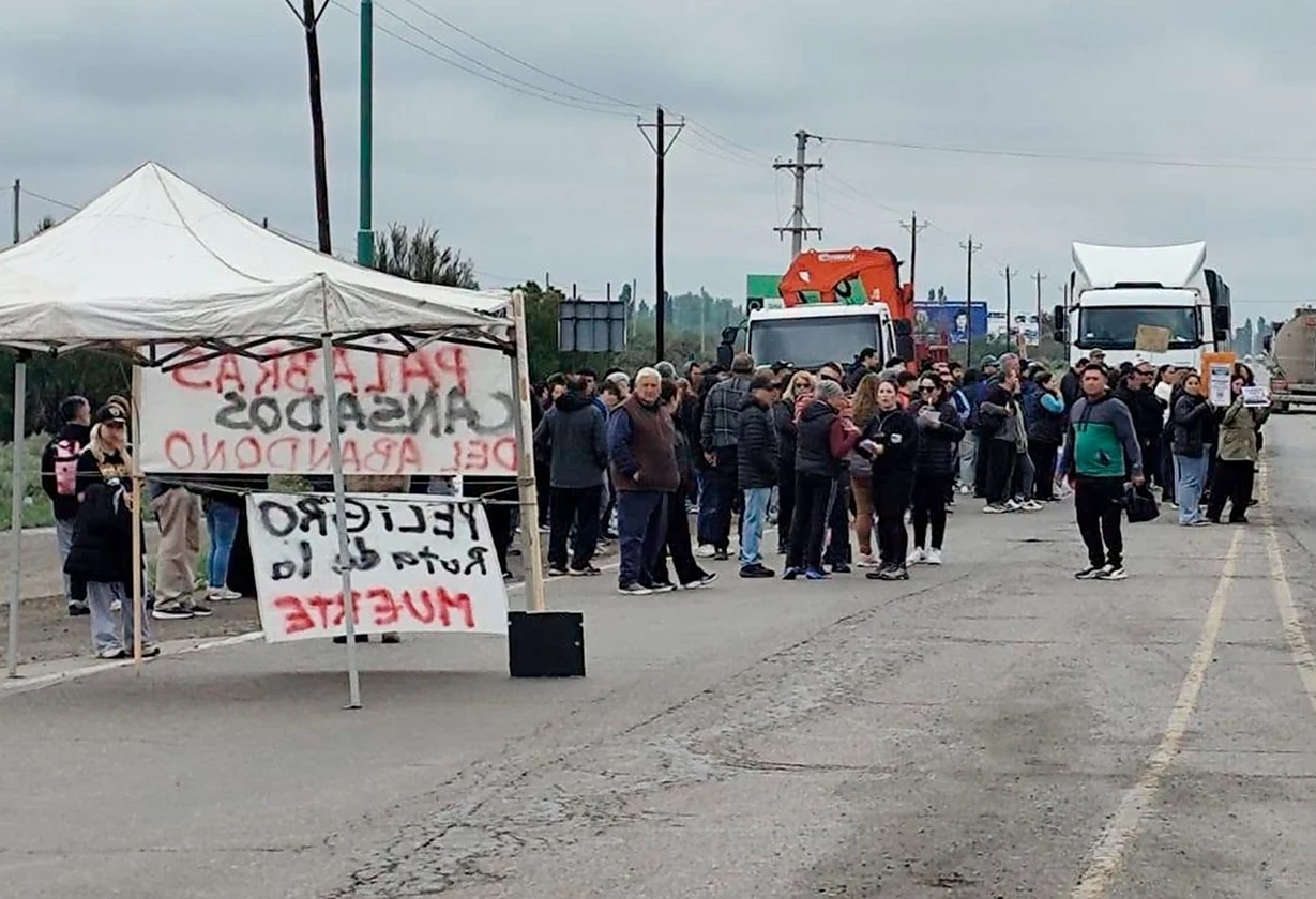 Vecinos cortaron la Ruta 151 por el mal estado