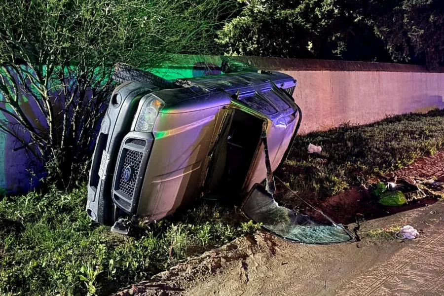 Vuelco en calle 300 dejó ilesos a sus ocupantes
